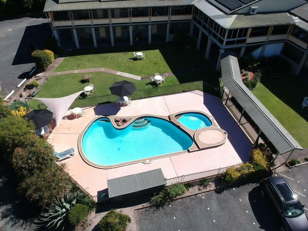 BUCKETTS WAY MOTEL 22/33