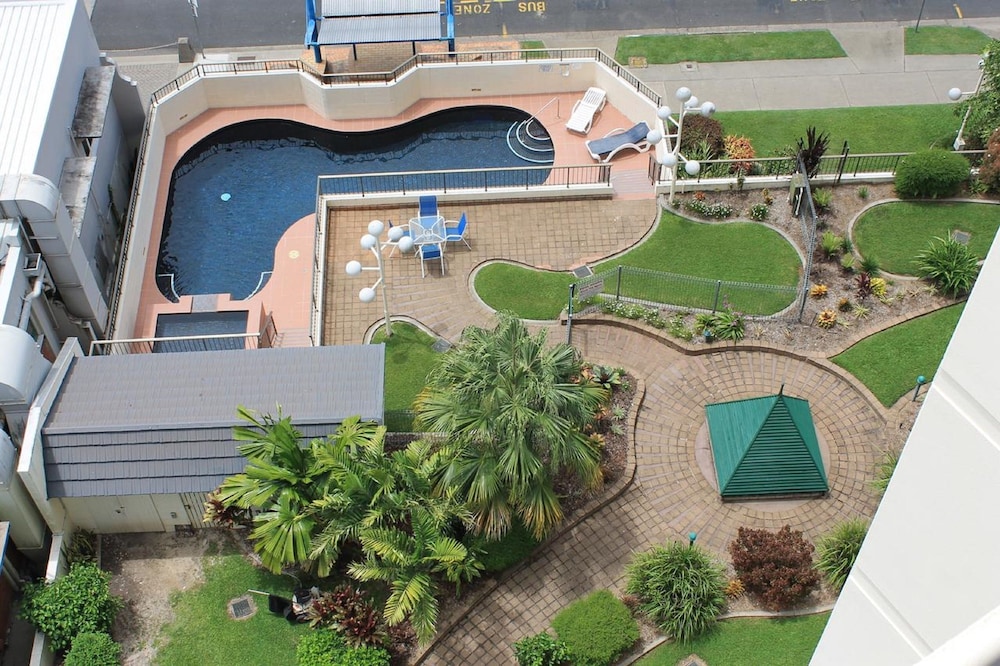 Cairns Aquarius 4/72