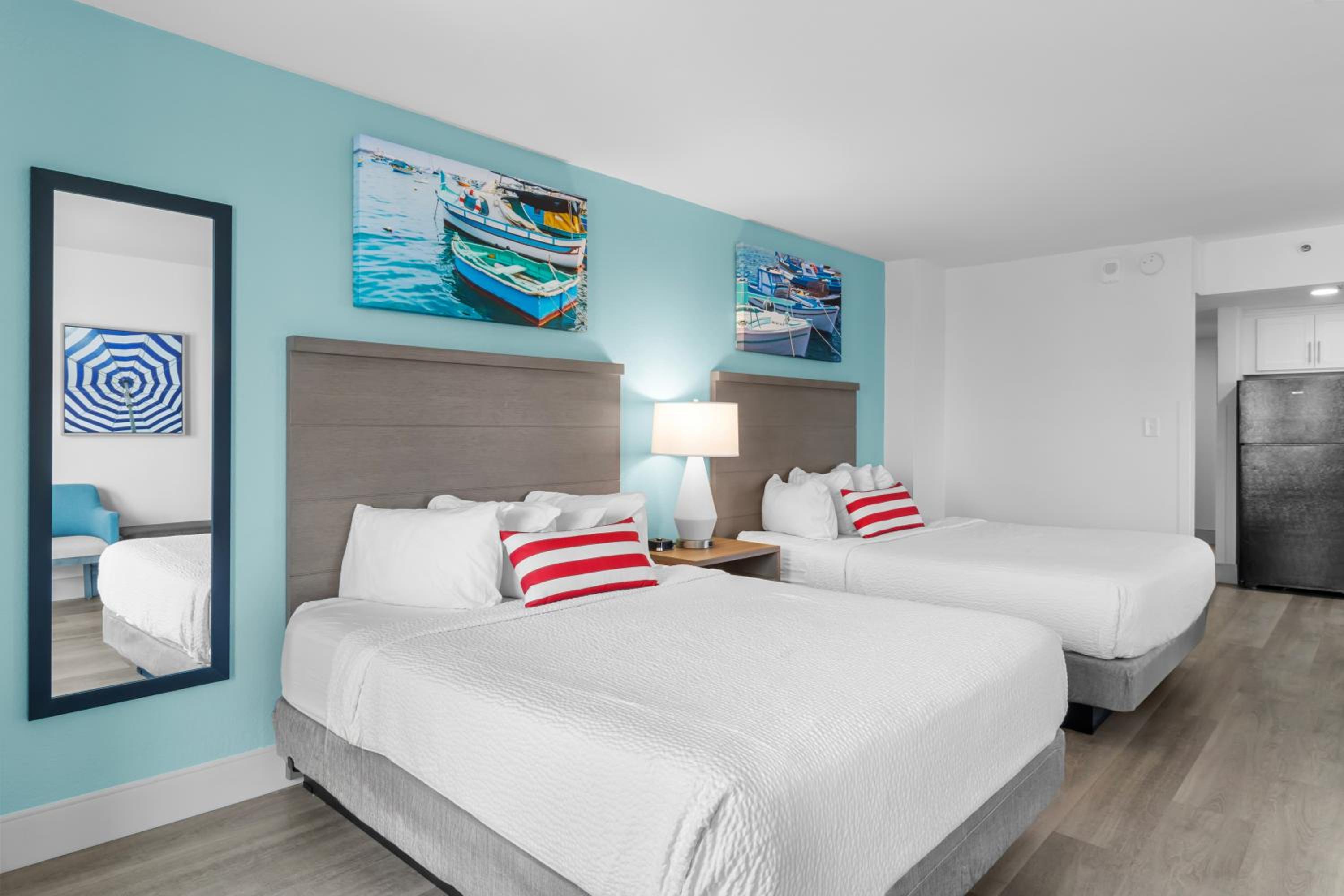 Efficiency, Pinnacle, Deluxe, Queen Bed, Ocean View
