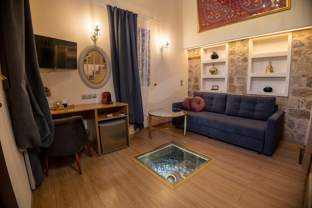 April Luxury Suites 34/50