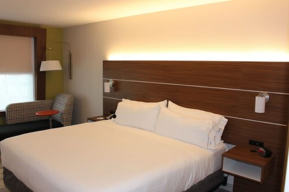 Holiday Inn Express & Suites Mississauga-Toronto Southwest, an IHG Hotel 24/71