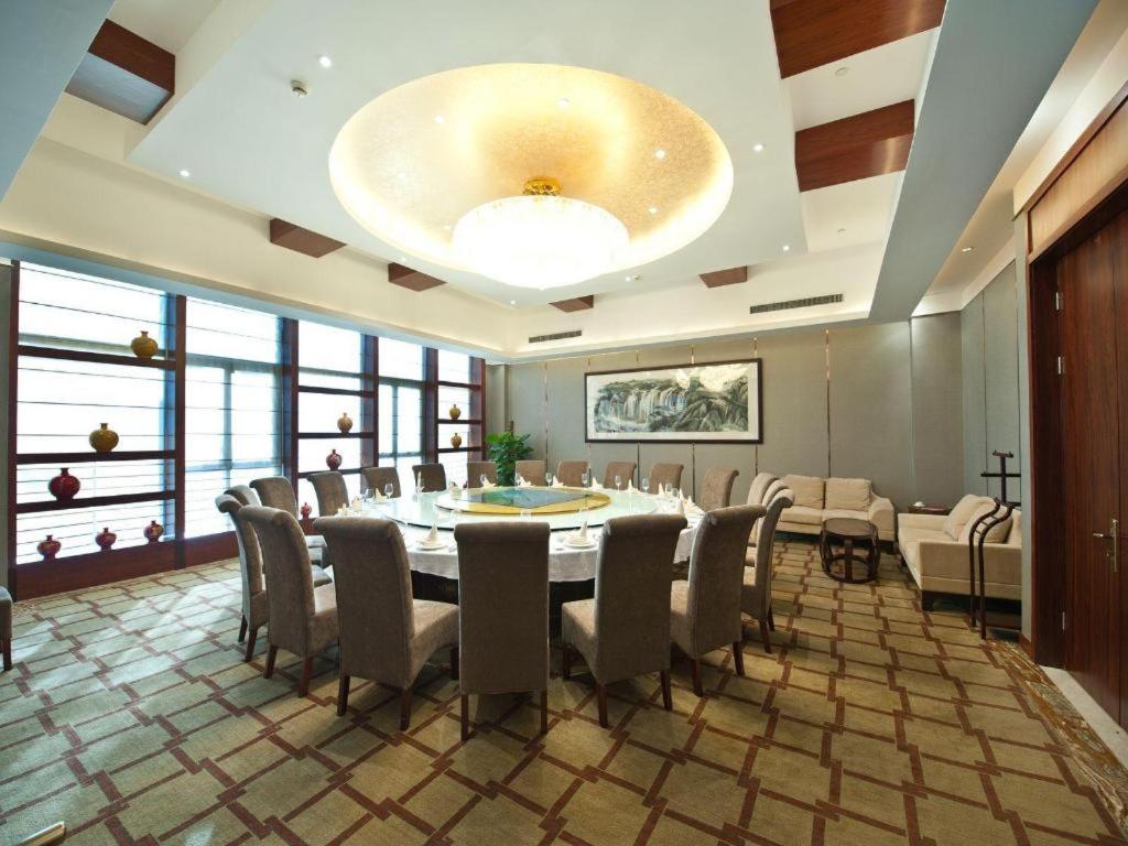 Zijingang International Hotel 38/56