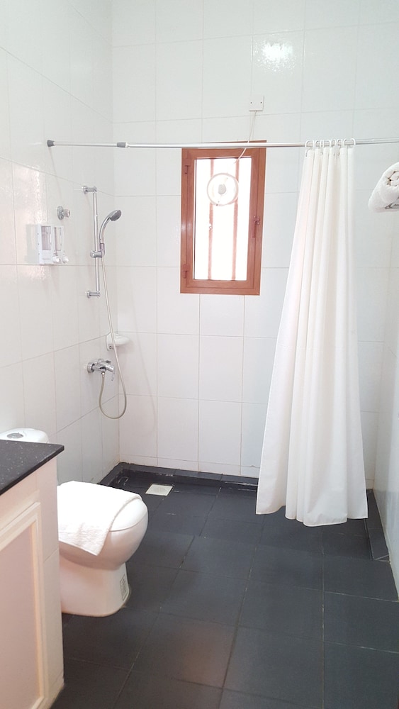 Al Ayjah Plaza Hotel 47/48
