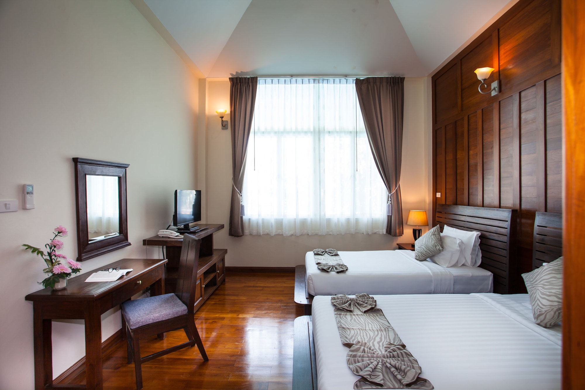 2 BEDROOMS, FAMILY, VILLA
