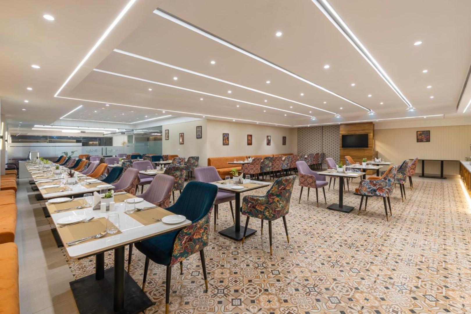 Clarks Inn Suites Agra 44/52