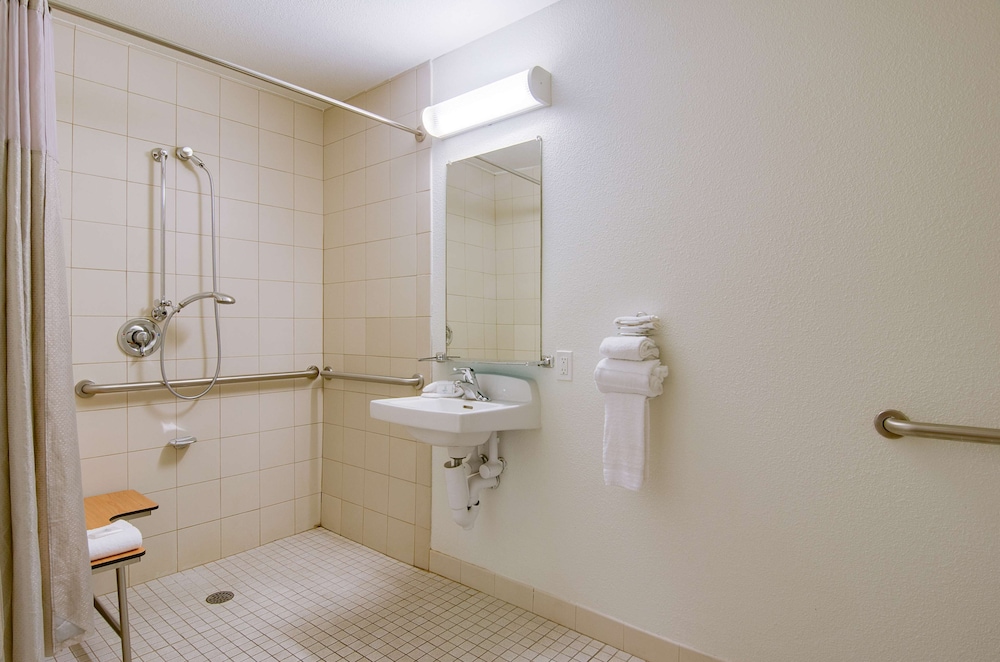 غرفة قياسية بسريرين مزدوجين للمدخنين لذوي الإعاقة، Motel6 Tacoma, WA - Fife 6/6