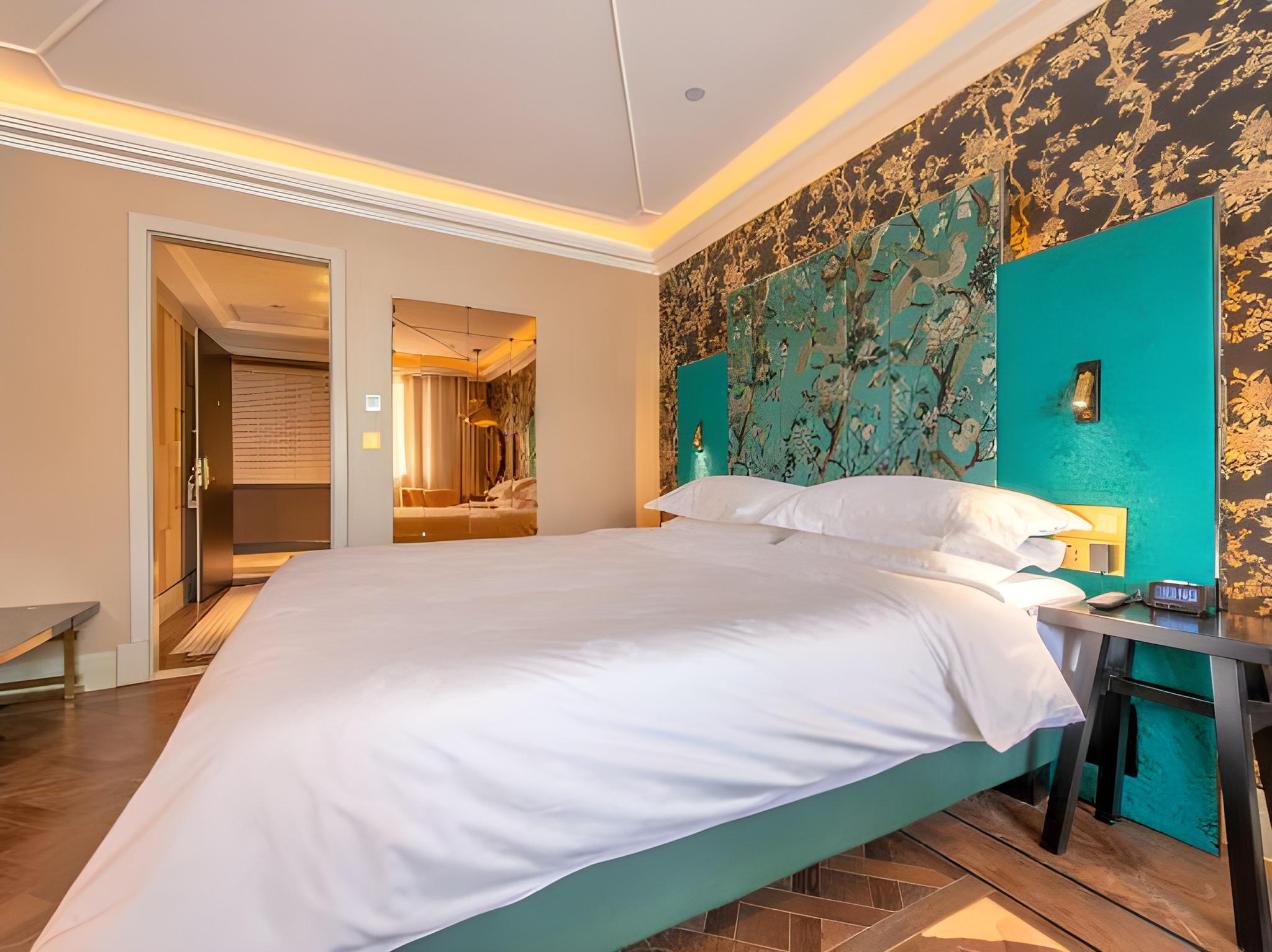 Boutique, Queen Bed