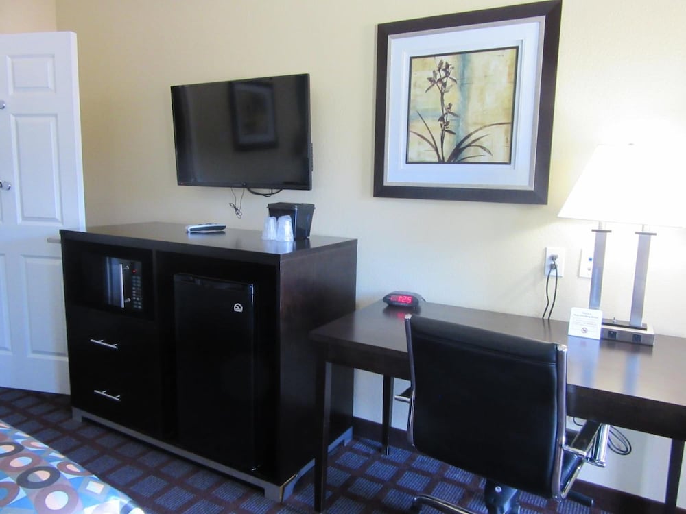 Executive Inn and Suites Tyler 40/51