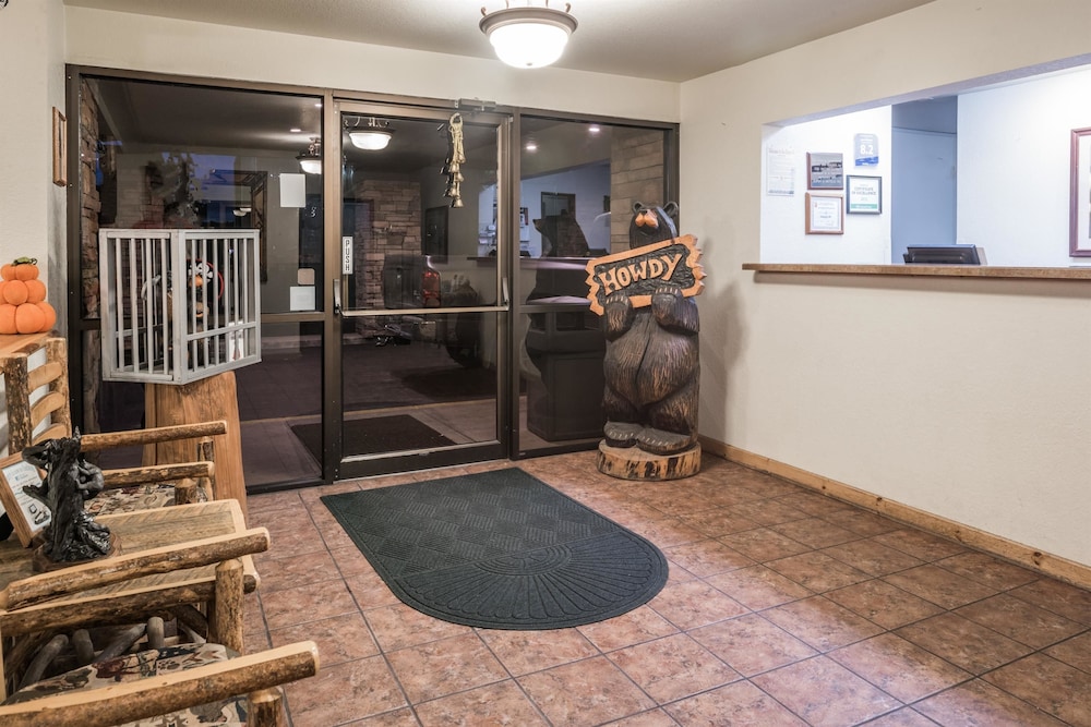 Super 8 by Wyndham Kalispell Glacier National Park 5/28