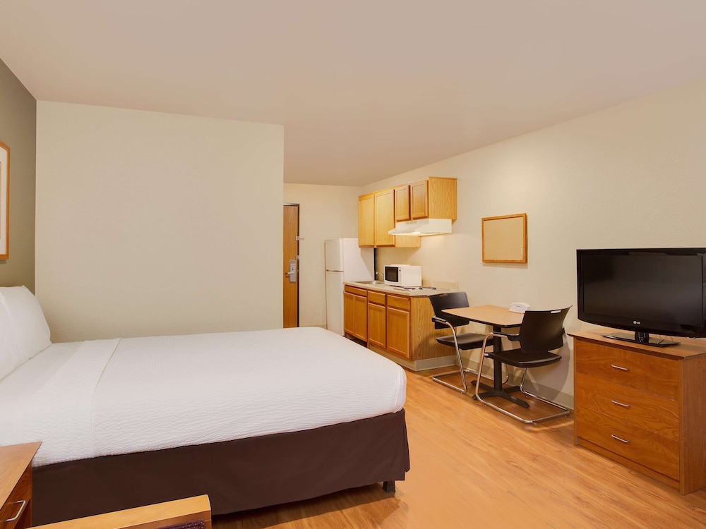 Studio 6 Extended Stay Birmingham Pelham AL 23/44