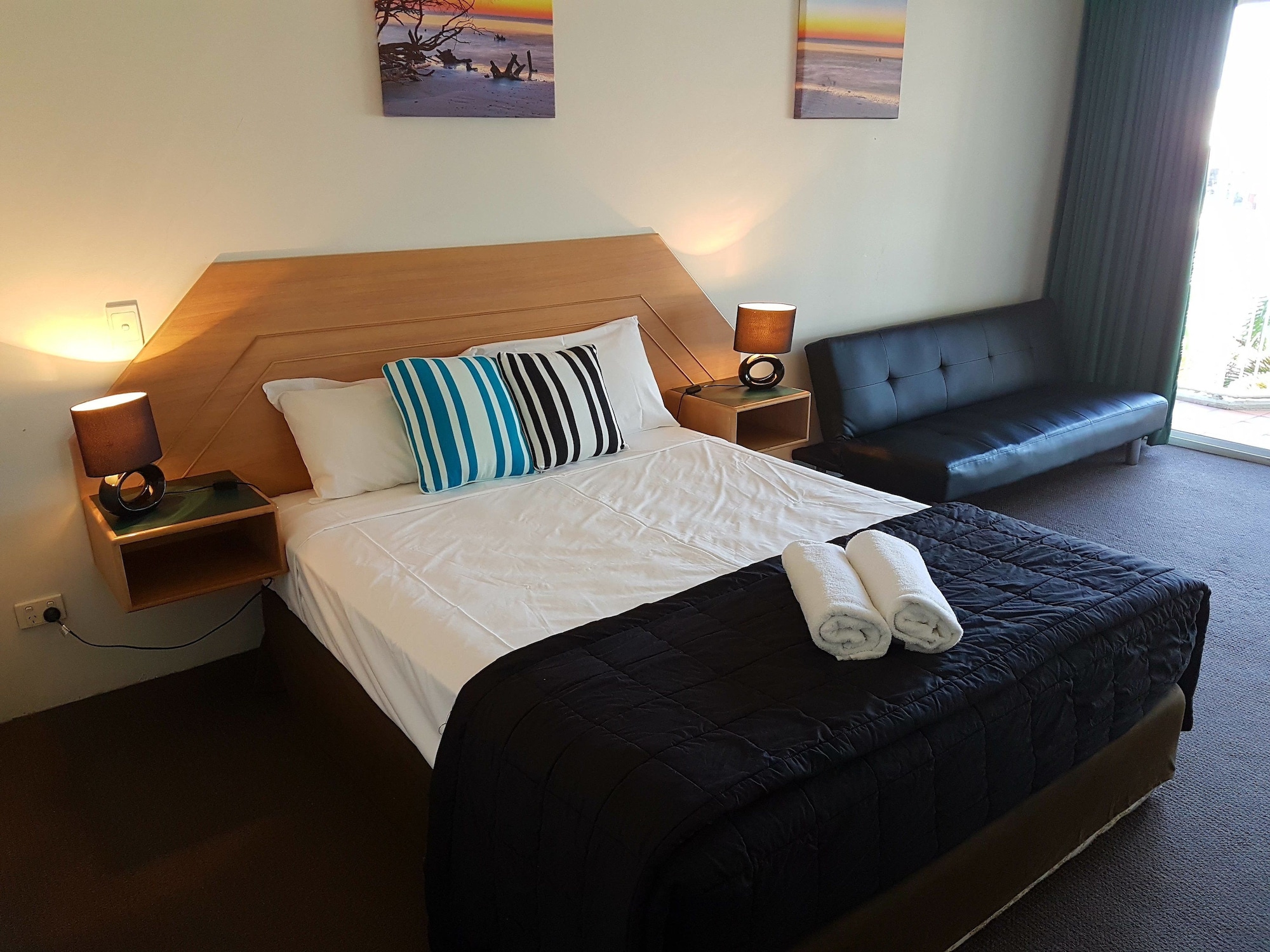 غرفة بسرير مزدوج، Outrigger Resort 4/10