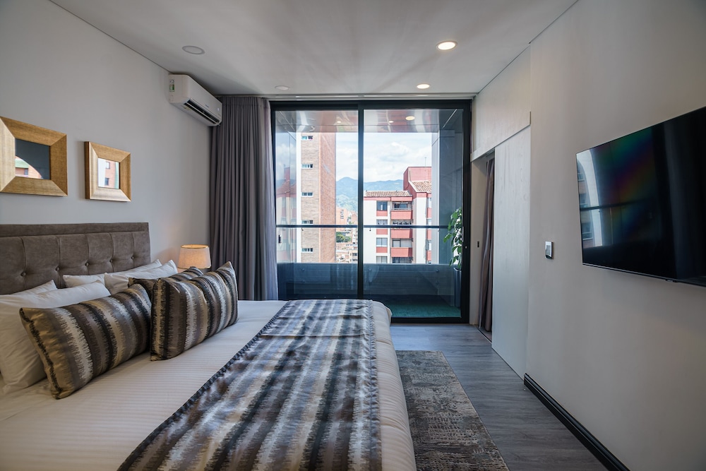 First Class Hotel 47/58