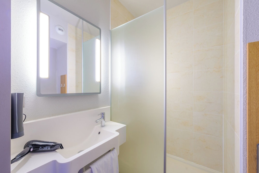 B&B HOTEL La Rochelle Beaulieu Puilboreau 49/50