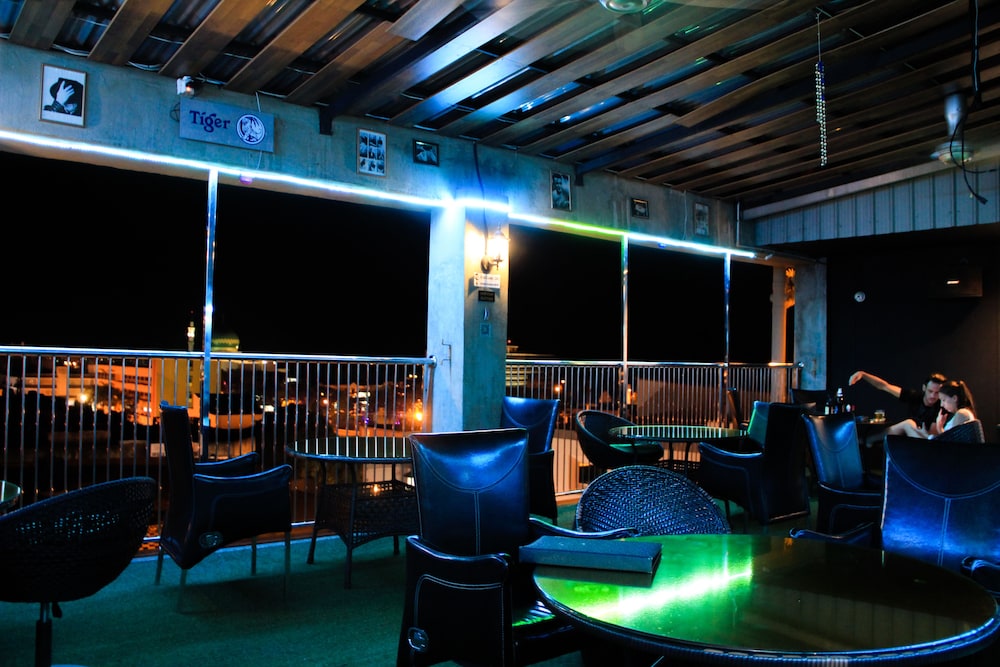 Shervinton Executive Boutique Hotel 44/60