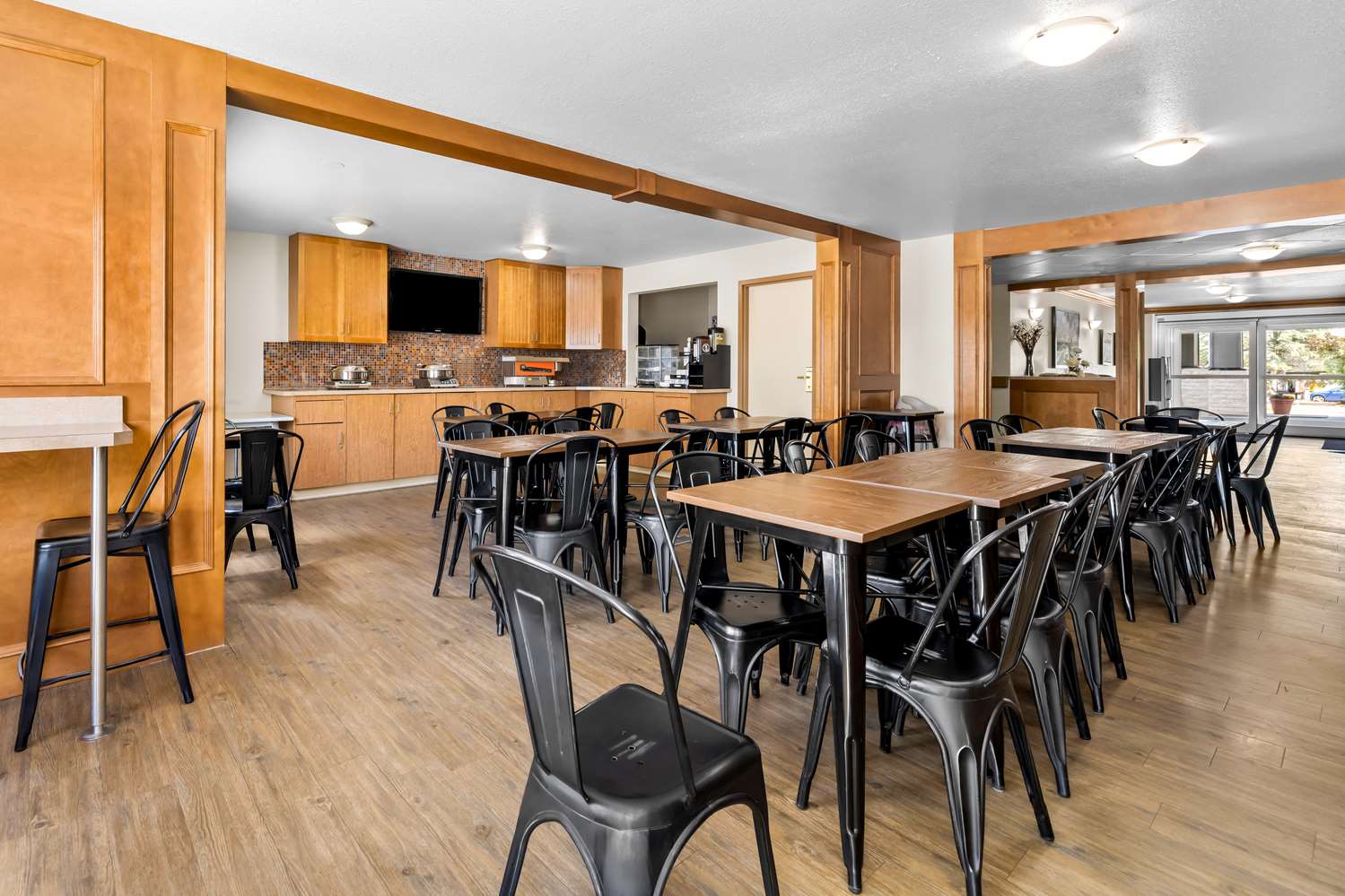 Surestay Plus Hotel By Best Western Drumheller 14/17