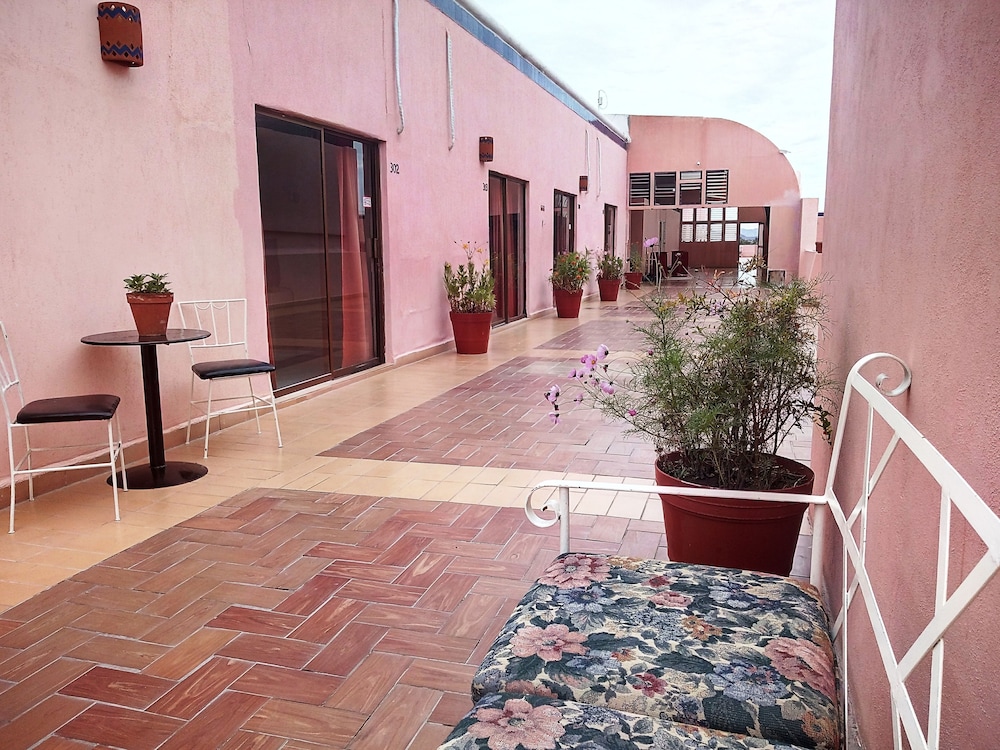 Los Jitos Hotel & Suites 36/56