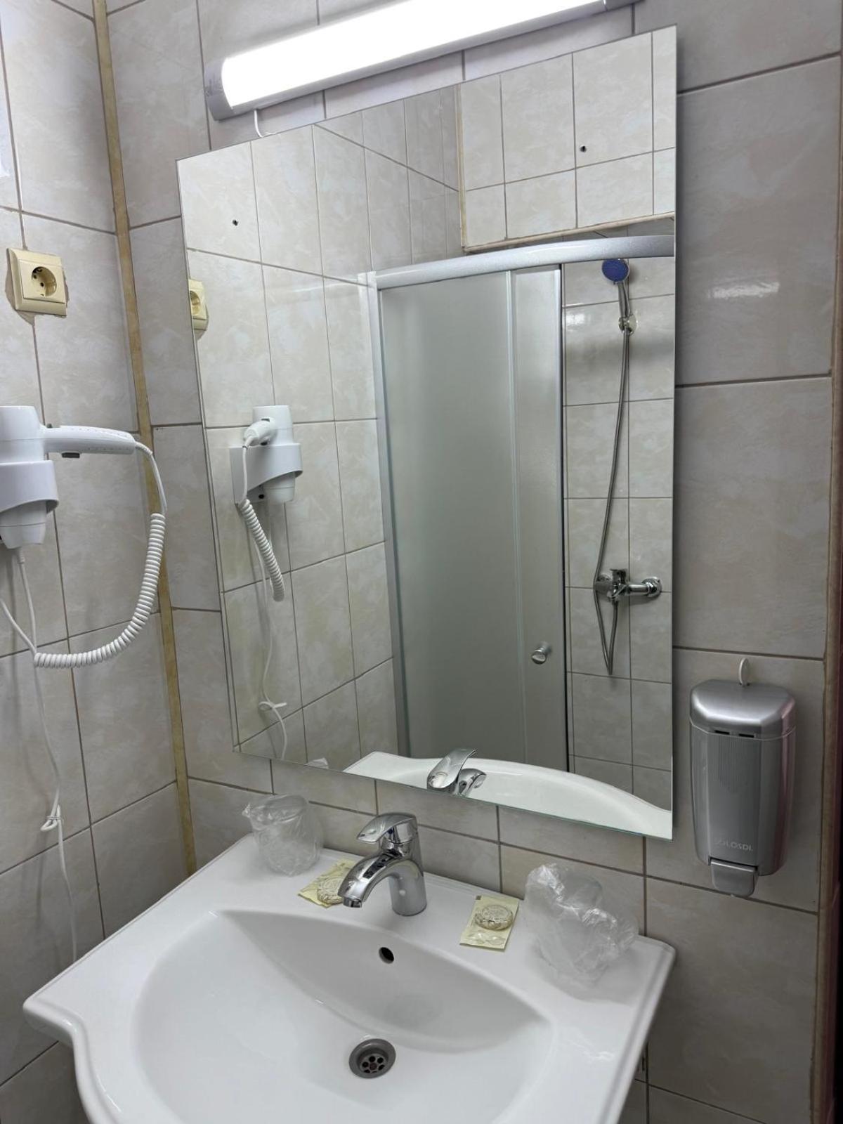 Ciric Hotel 45/46