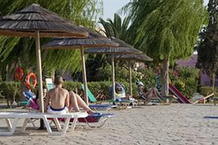 ROSELANDS HOTEL BUNGALOWS 26/43