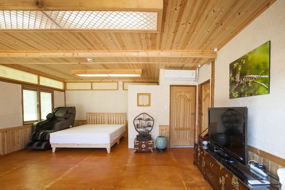 The Hanok 12/100
