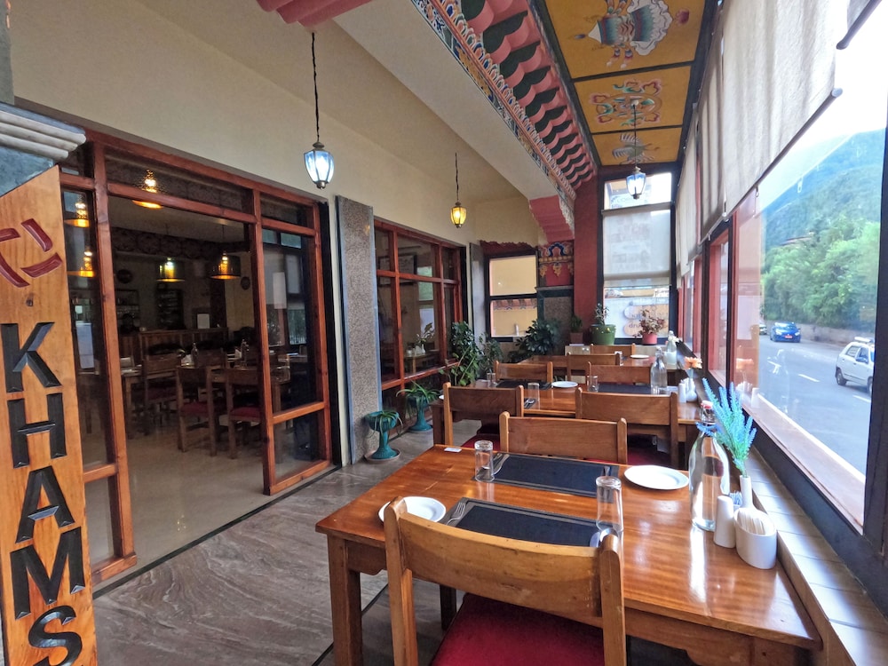 Khamsum Inn 32/47
