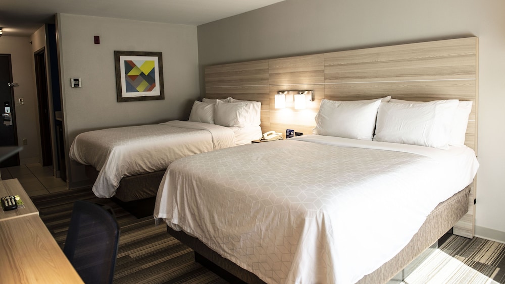 Holiday Inn Express Hotel And Suites Sedalia 21/60