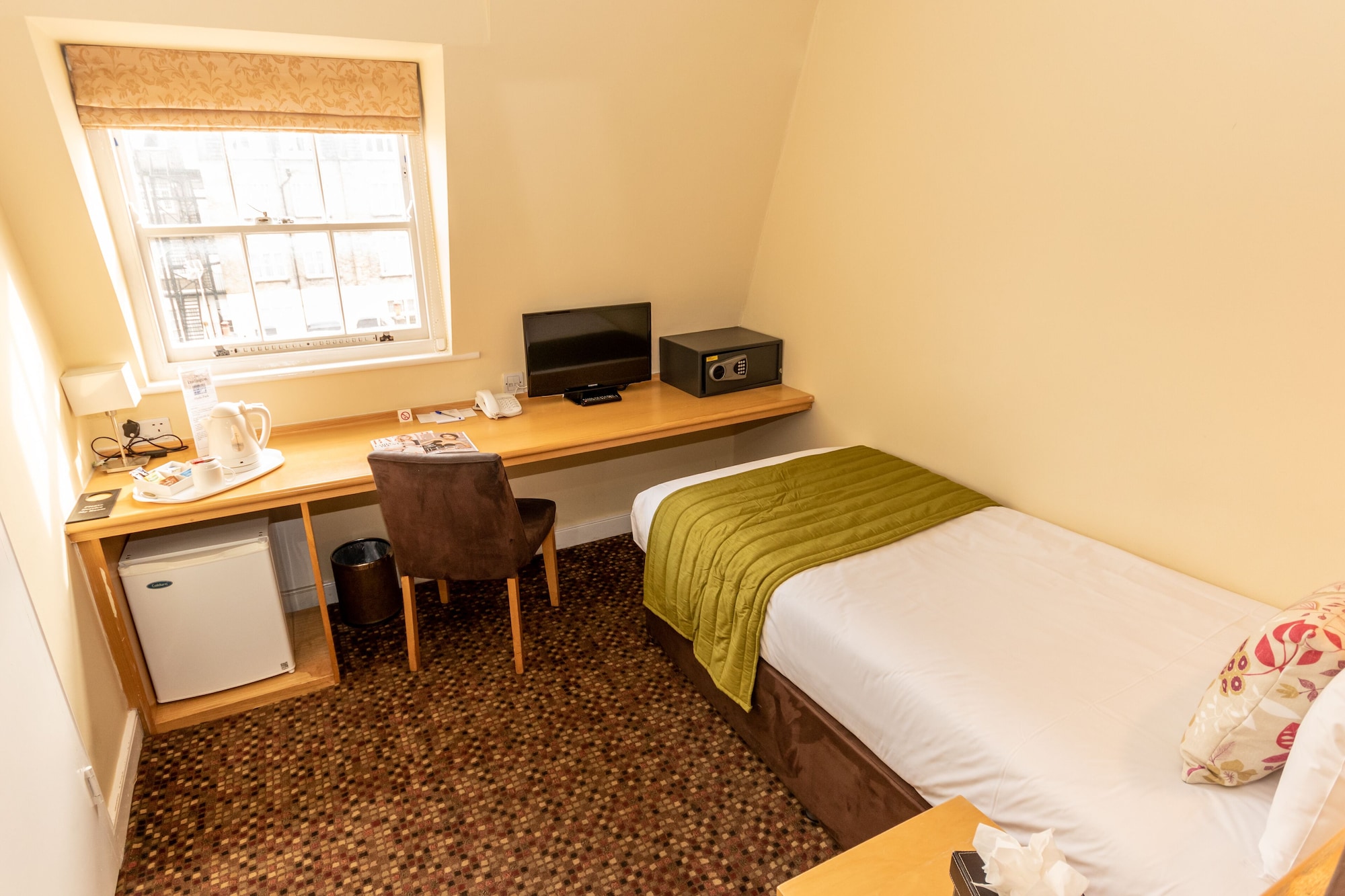 ROOM, SINGLE, SINGLE BED