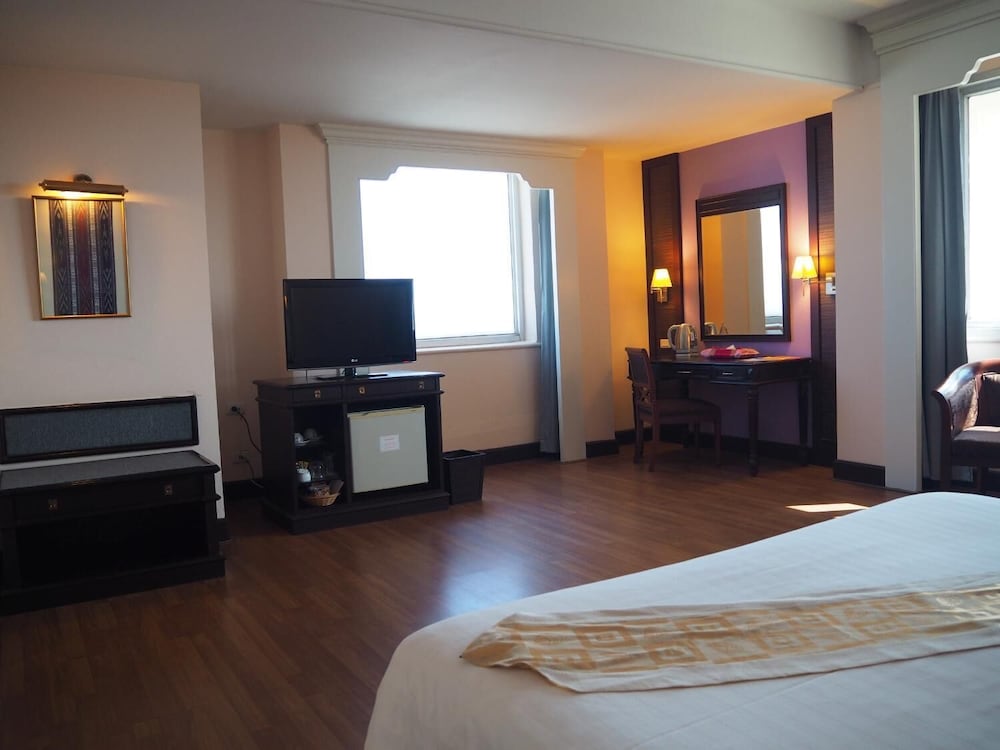 Charoenthani Khonkaen Hotel 24/56