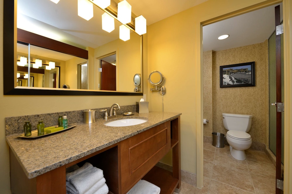 Lobby at Oshkosh Waterfront Hotel & Conference Center, OSHKOSH - WI