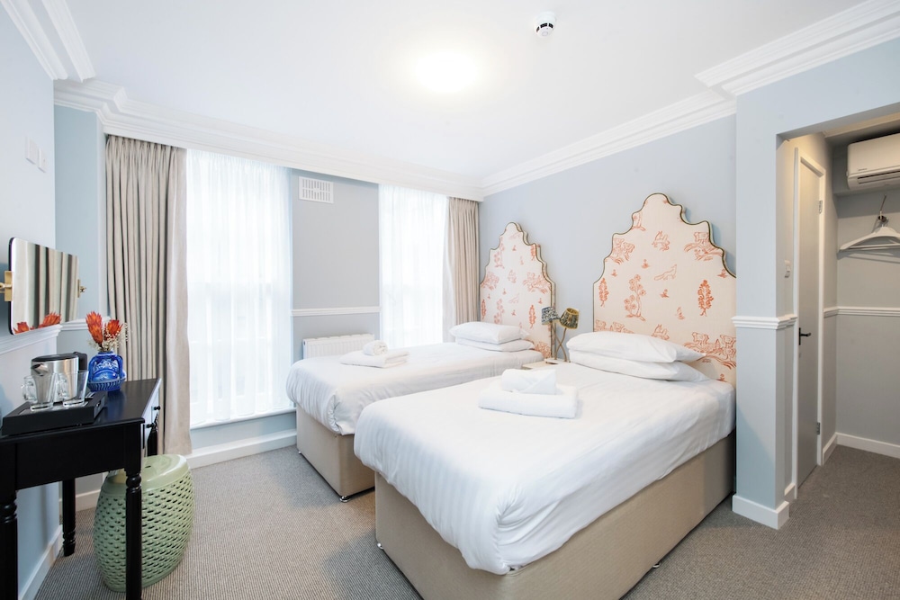 Americana Hotel 33/60