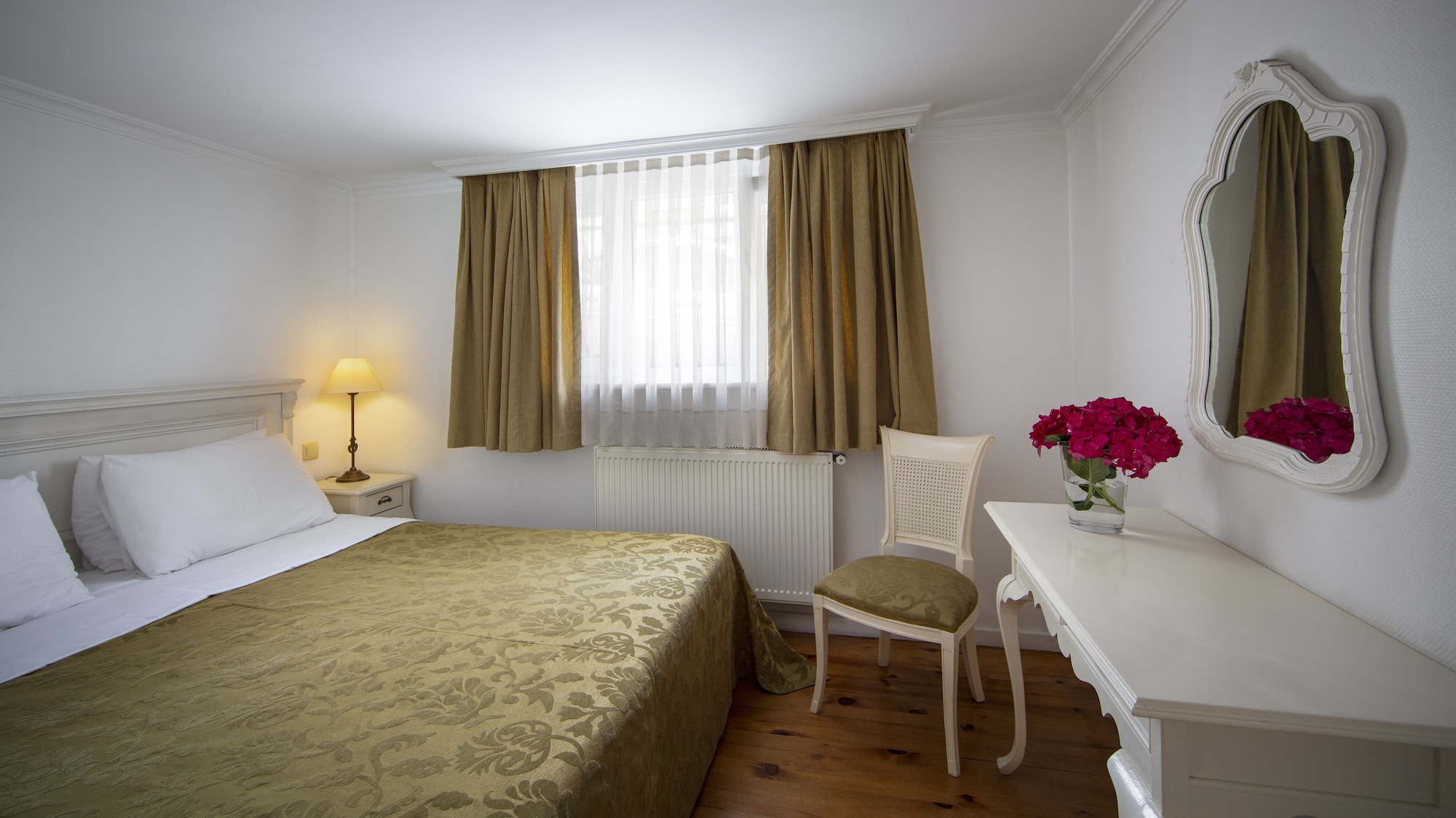 ROOM, TRIPLE