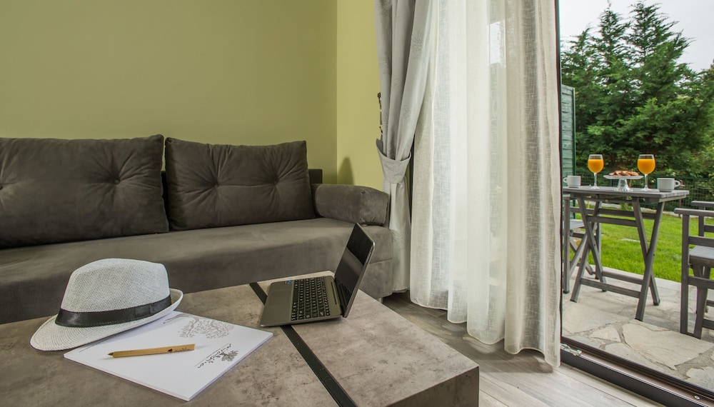Mirabilia Boutique Hotel 63/86