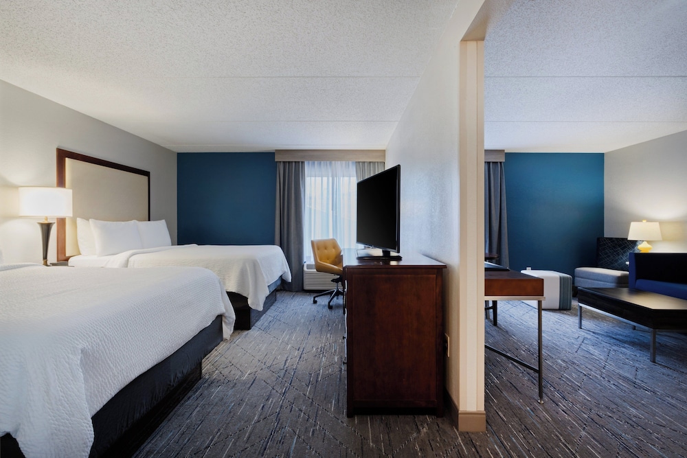غرفة قياسية بسريرين كوين لذوي الإعاقة، Holiday Inn Express and Suites Cincinnati Riverfront, an IHG Hotel 6/8