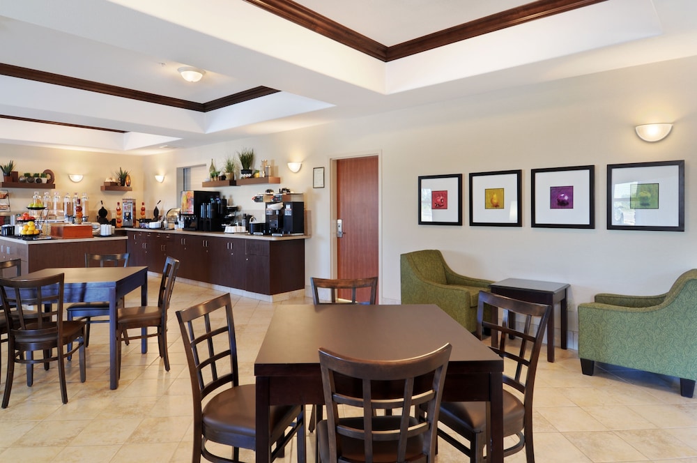 Ramada Lac La Biche 41/56