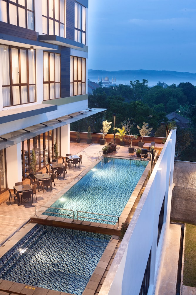 Laska Hotel Sukabumi 2/17