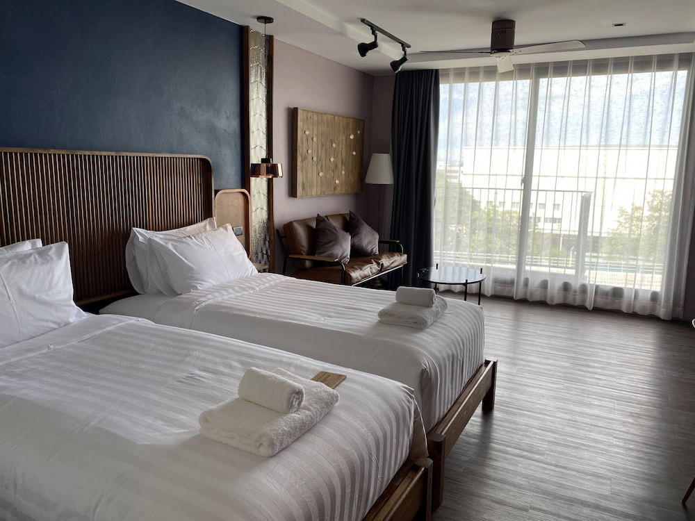 Studio, Twin Beds