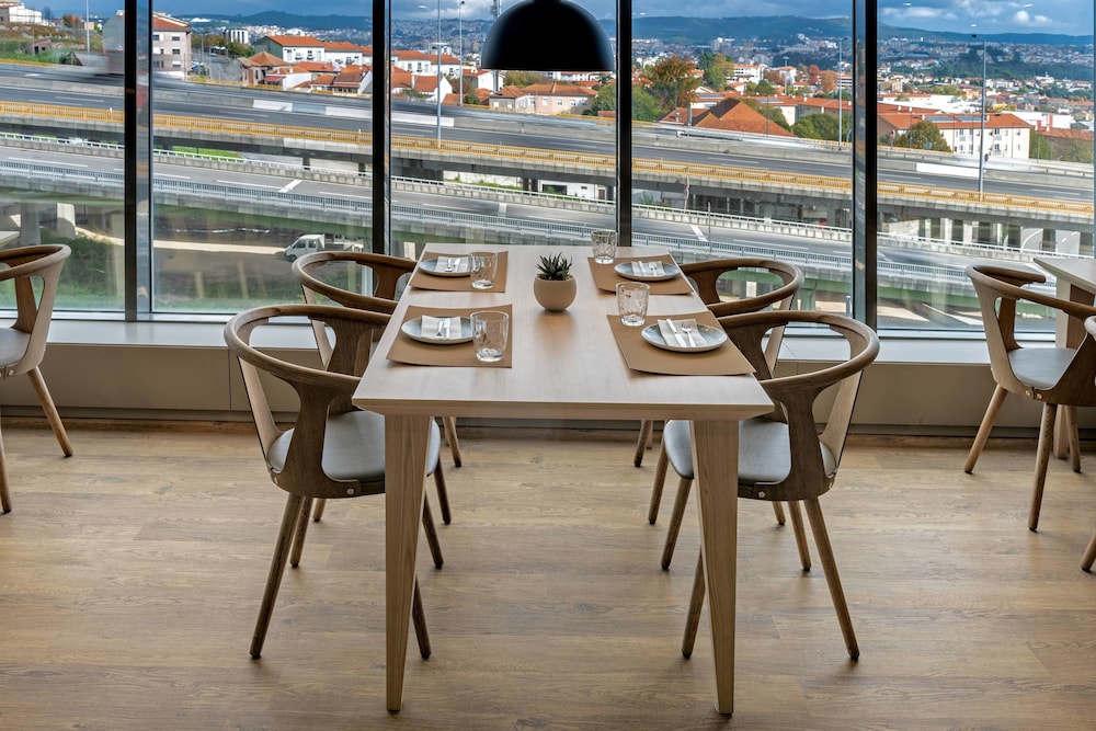 Ac Hotel Porto 30/48