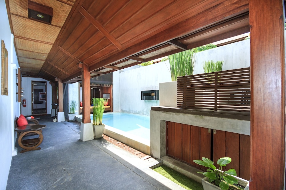 Pao Jin Poon Beach Front Villa 8/56