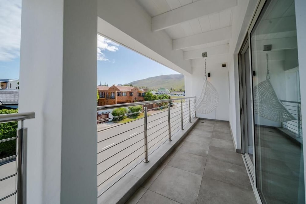 One Marine Drive Boutique Hotel 43/73