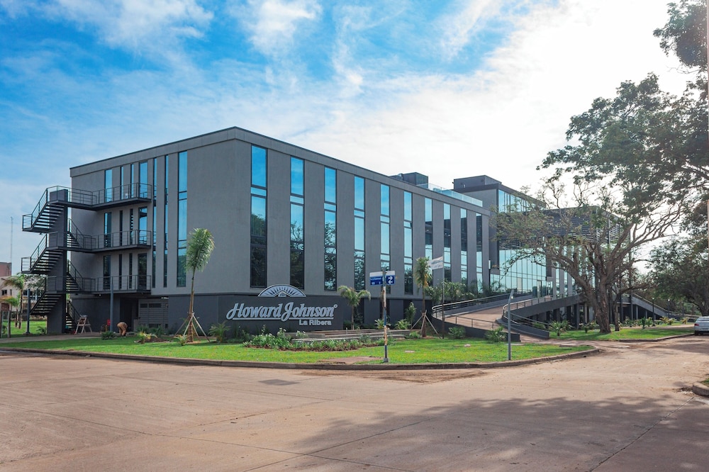 Howard Johnson by Wyndham Resistencia La Ribera 4/48