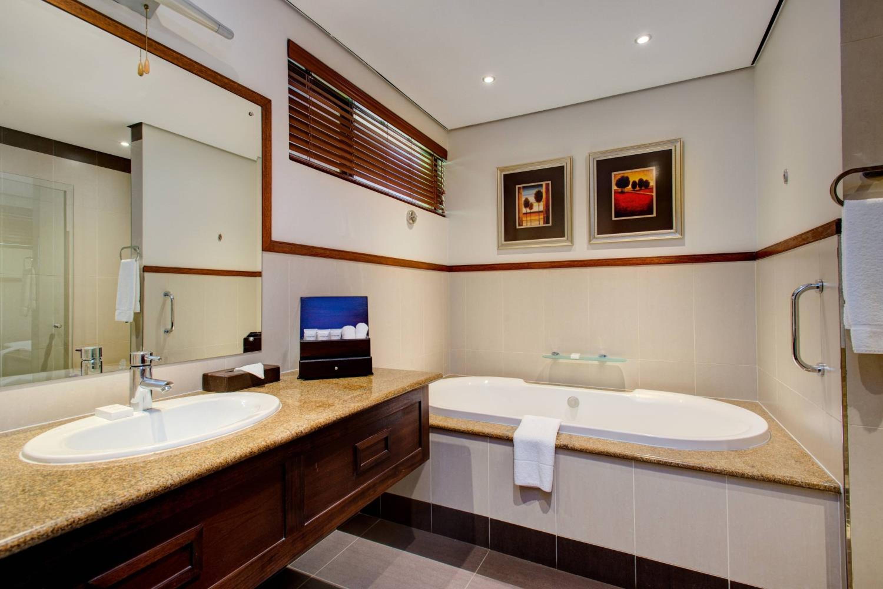 Loft, King Bed, Forest View، Irene Country Lodge, Autograph Collection 6/6