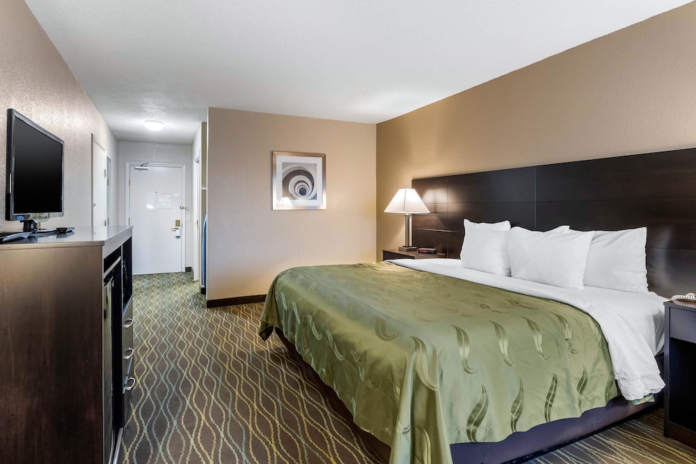 Quality Inn & Suites Des Moines - Merle Hay Road 20/39