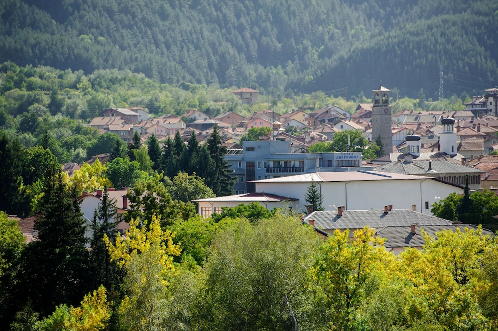 RUSKOVETS RESORT 57/61