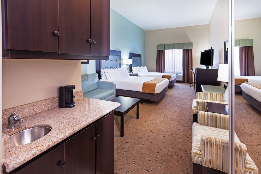 Holiday Inn Express Hotel & Suites Victoria 24/52