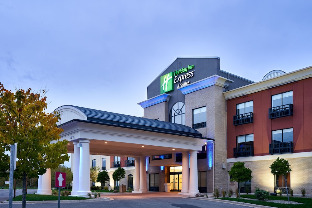 Holiday Inn Express Suites Dieppe Airport 1/63