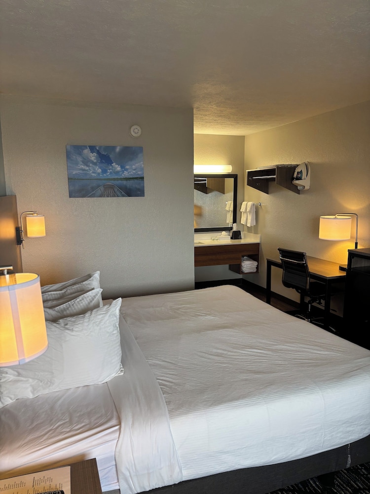 Baymont by Wyndham Petoskey 11/51