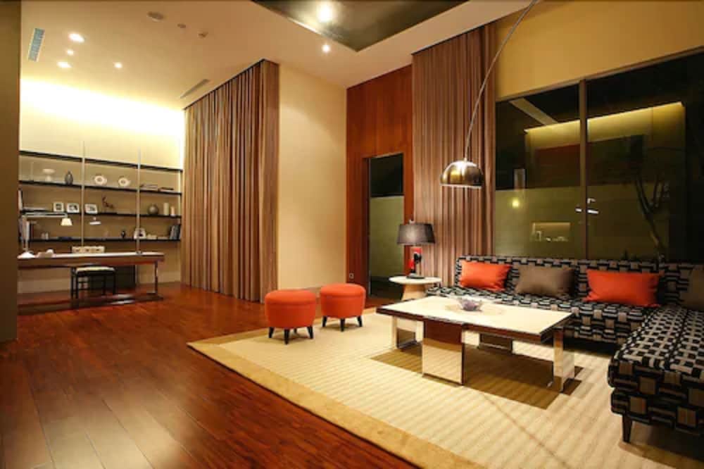 Hung's Mansion 34/68