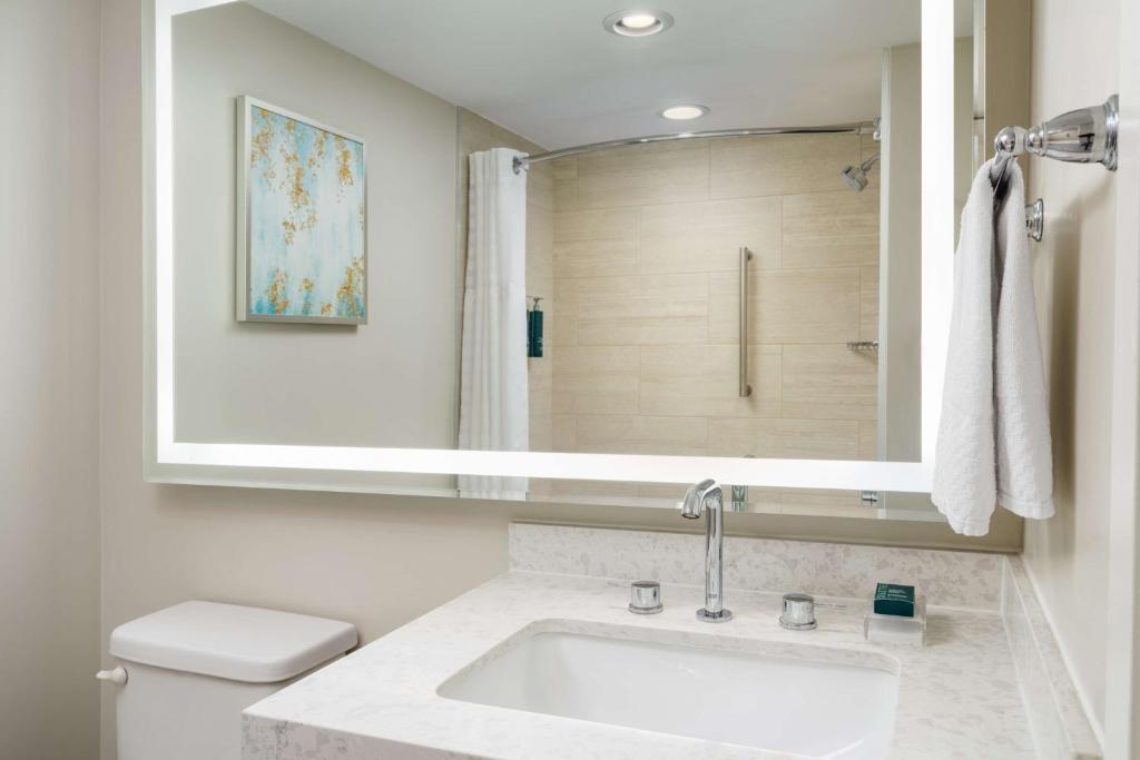 1 Bedroom, Cabana Pool, Walkout, Suite, King Bed