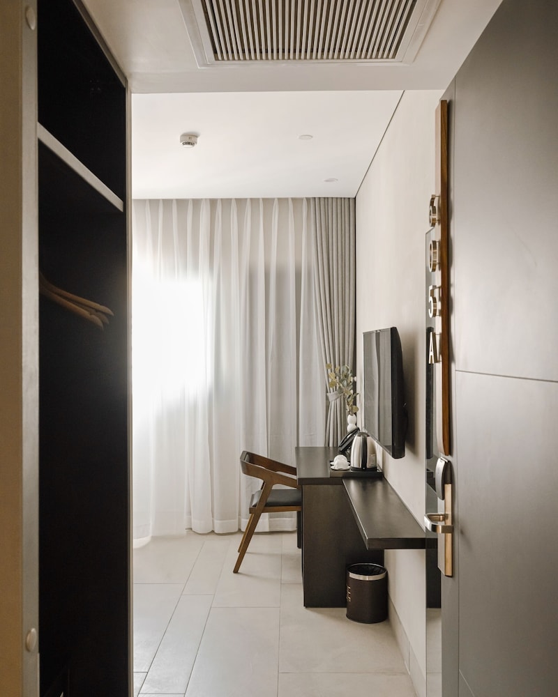 Triple E Hotel Metro Ben Thanh 35/50