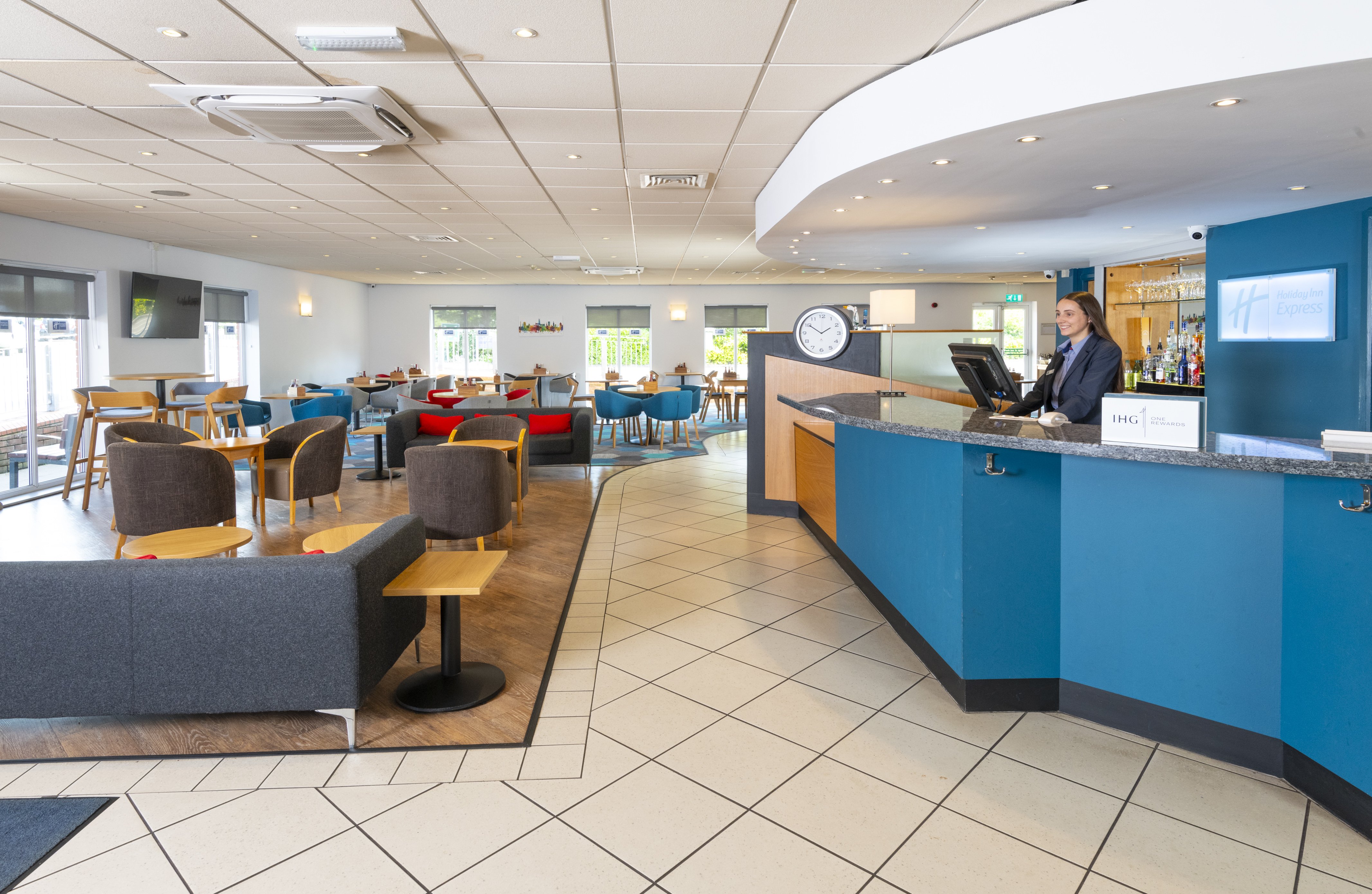 Holiday Inn Express Gloucester South 10/24