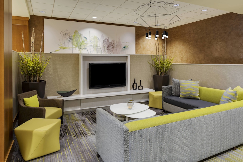 COURTYARD BY MARRIOTT LOGAN AIRPORT 32/49